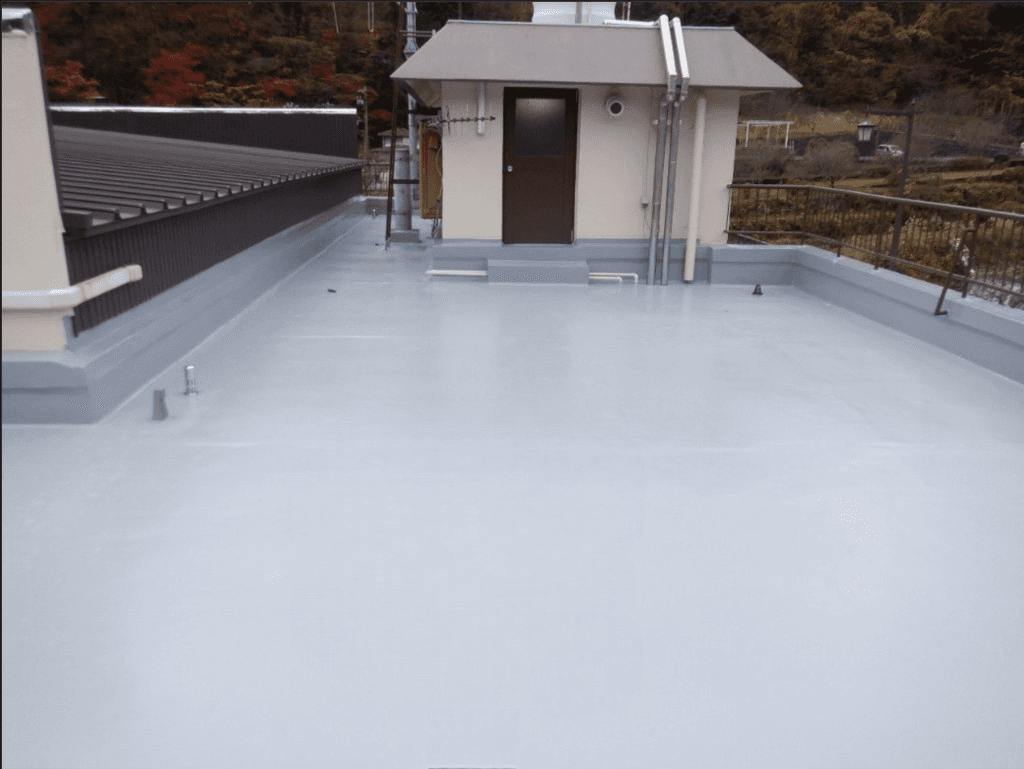 機械室棟前まで施工した屋上防水